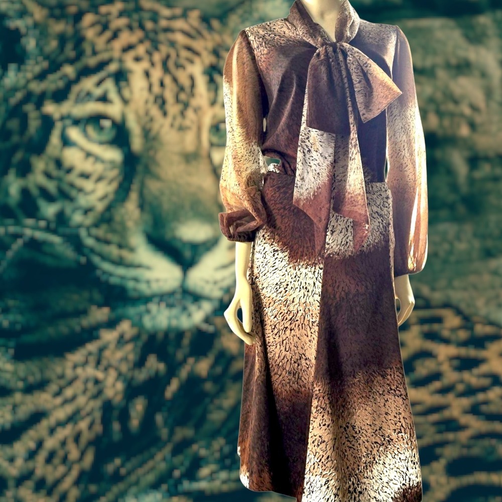 Vintage 1970s Brown Leopard Print Union Made Polyester Blouse & Skirt Set... - Picture 8 of 13